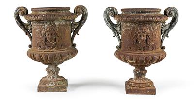 Pair of iron vases, - Nábytek, koberce