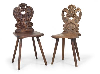 Two different chairs, - Mobili rustici