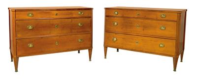 Pair of Neo-Classical chests of drawers, - Nábytek, koberce