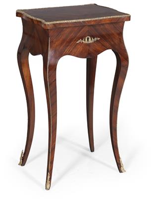 Small side table in the French Louis XV style, - Furniture and the decorative arts