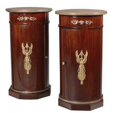 Pair of round night stands, - Furniture and the decorative arts