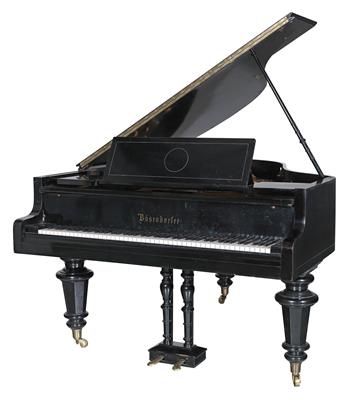 Baby grand piano, - Nábytek, koberce
