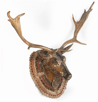 Fallow deer antlers on carved head, - Castello Schwallenbach - Collezione Reinhold Hofstätter (1927- 2013)