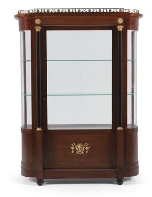 Neo-Classical style vitrine, - Furniture