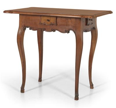 Charming late Baroque games table, - Mobili rustici