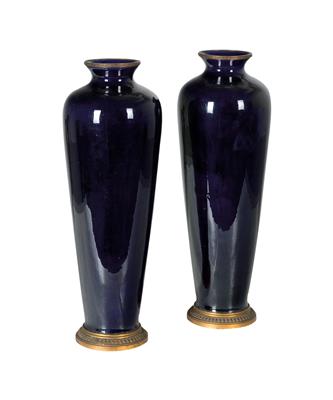 A pair of vases, - Selected by Hohenlohe