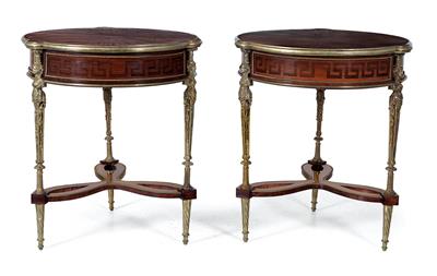 Pair of round salon tables, - Mobili e arti decorative