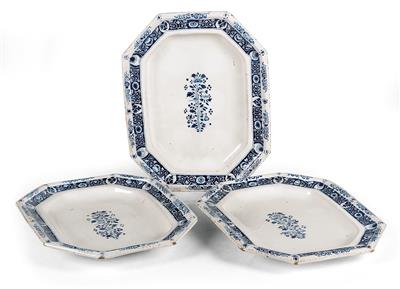 Three octagonal trays, Charles-François, Paul or Balthazar Hannong, Strasbourg c. 1721-54 - Kolekce Reinhold Hofstätter