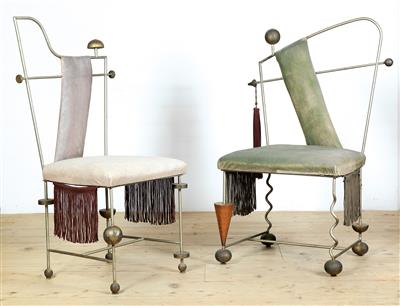 Sitzgruppe: vier Stühle, eine Sitzbank und Sofatisch - Sammlung Reinhold Hofstätter