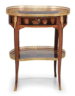 Oval salon side table, - Mobili e arti decorative