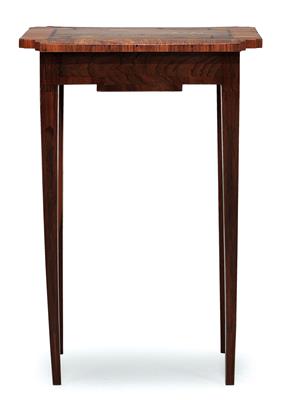 Dainty side table, - Furniture and Decorative Art