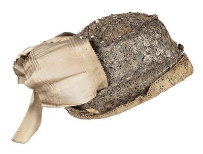 A “Bodenhaube” traditional bonnet, - Di provenienza aristocratica