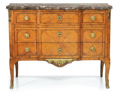A French transitional-style chest of drawers, - Di provenienza aristocratica