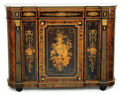 An imposing sideboard, - Di provenienza aristocratica