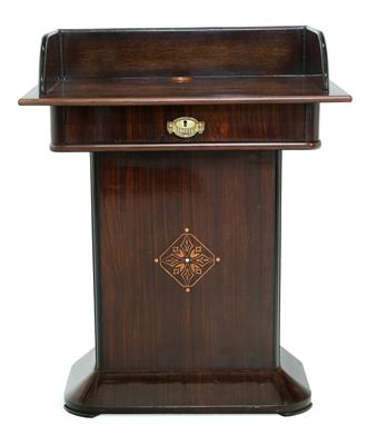 Small late Art Nouveau table, - Furniture and Decorative Art