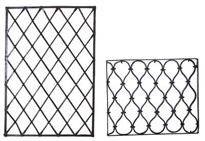 Zwei variierende Fenstergitter, - Bauern- und Landhausmöbel