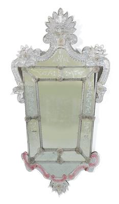 A large Venetian wall mirror in shield form, - Majetek aristokratického původu a předměty důležitých proveniencí