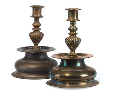 A pair of candleholders, - Majetek aristokratického původu a předměty důležitých proveniencí