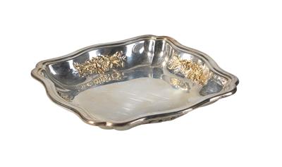 A silver bowl by Alexander Sturm, from Vienna, - Di provenienza aristocratica