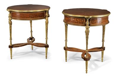 A pair of round salon side tables, - Nábytek