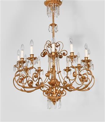 A large wooden chandelier, - Mobili e arti decorative