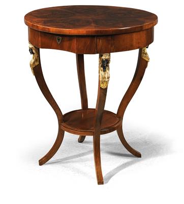 A round side table, - Mobili e arti decorative
