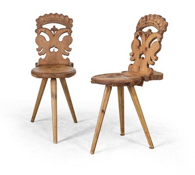A Pair of Three-Leg Plank Chairs, - Mobili rustici