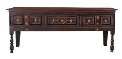 A Provincial English Sideboard, - Rustikální nábytek