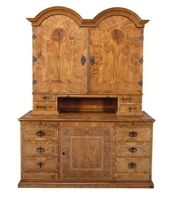 A Large Cabinet - Majetek aristokratického původu a předměty důležitých proveniencí