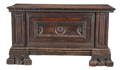 A Small Italian Renaissance Chest, - Di provenienza aristocratica