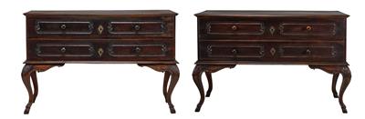 A Pair of Wide Console Sideboards - Majetek aristokratického původu a předměty důležitých proveniencí