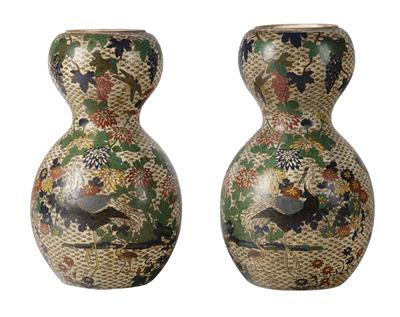 A Pair of Faux Cloisonné Vases, - Majetek aristokratického původu a předměty důležitých proveniencí