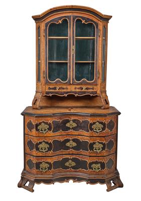 A Provincial Baroque Display Cabinet, - Di provenienza aristocratica