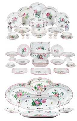 Elements of a Service: 24 dinner plates diameter 24 cm, - Majetek aristokratického původu a předměty důležitých proveniencí