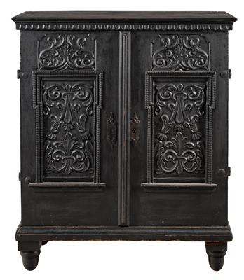 A Late Renaissance Small Cabinet, - Majetek aristokratického původu a předměty důležitých proveniencí