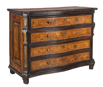 An Italian Chest of Drawers, - Asie, starožitnosti a nábytek - Část 2