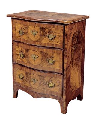 A Small Baroque Chest of Drawers, - Asiatico, antiquariato e mobili - Parte 2