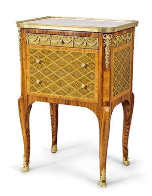 A Small Salon Chest of Drawers, - Asiatico, antiquariato e mobili - Parte 2