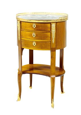An Oval Side Table, - Asie, starožitnosti a nábytek - Část 2