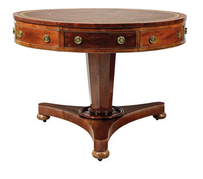 A Round English Centre Table, - Asiatico, antiquariato e mobili - Parte 2