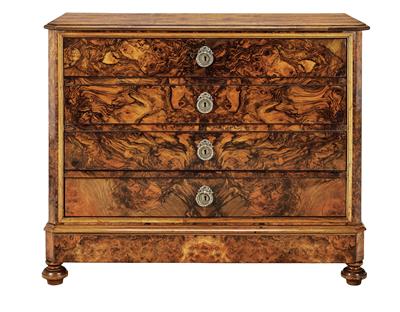 A Salon Chest of Drawers, - Asiatico, antiquariato e mobili - Parte 2