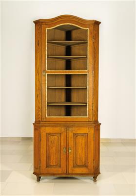 A Provincial Corner Display Cabinet, - Furniture