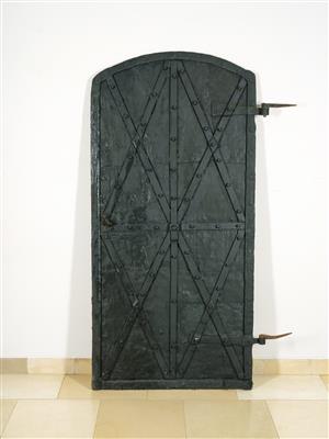 A Late Renaissance Arched Iron Door, - Nábytek
