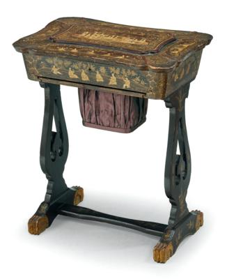 A Sewing Table with Chinoiserie Decor, - Di provenienza aristocratica