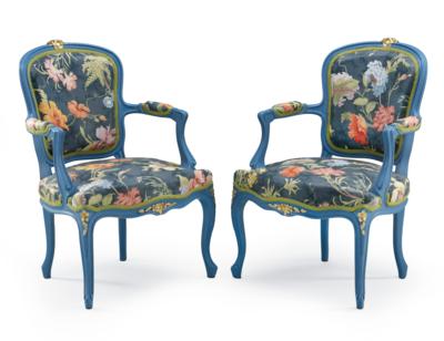 A Pair of Small Armchairs - Di provenienza aristocratica