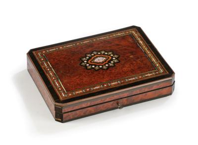 A Gaming Box with Mother-of-Pearl Jetons, - Majetek aristokratického původu a předměty důležitých proveniencí