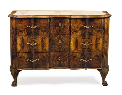 An English Chest of Drawers, - Furniture