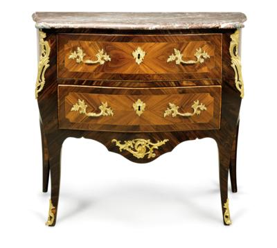 A French Salon Chest of Drawers, - Nábytek