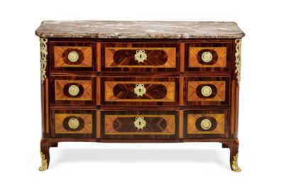 A Chest of Drawers, - Mobili