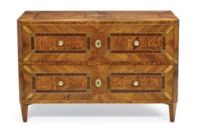 A Chest of Drawers, - Mobili